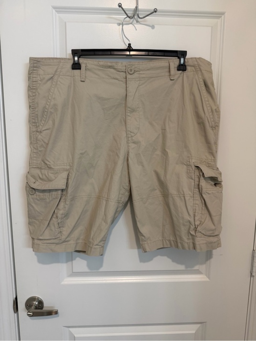 Old Navy Mens 44 Tall Khaki Cargo Shorts Beige Cotton Utility Casual Outdoor